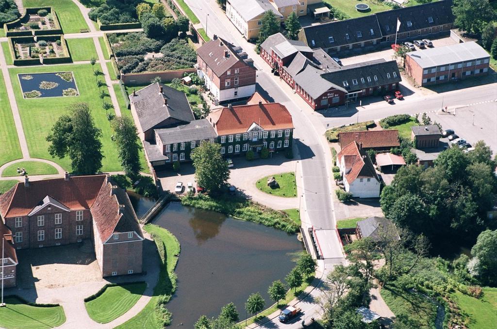 Den Gamle Kro Gram Bagian luar foto